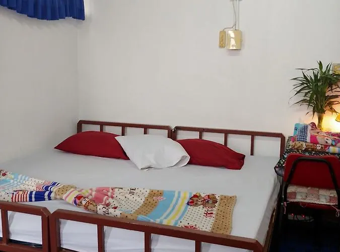 Prasuri Guest House