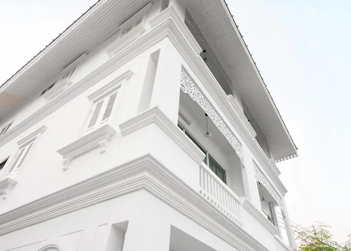 Dharasom\' S Colonial House