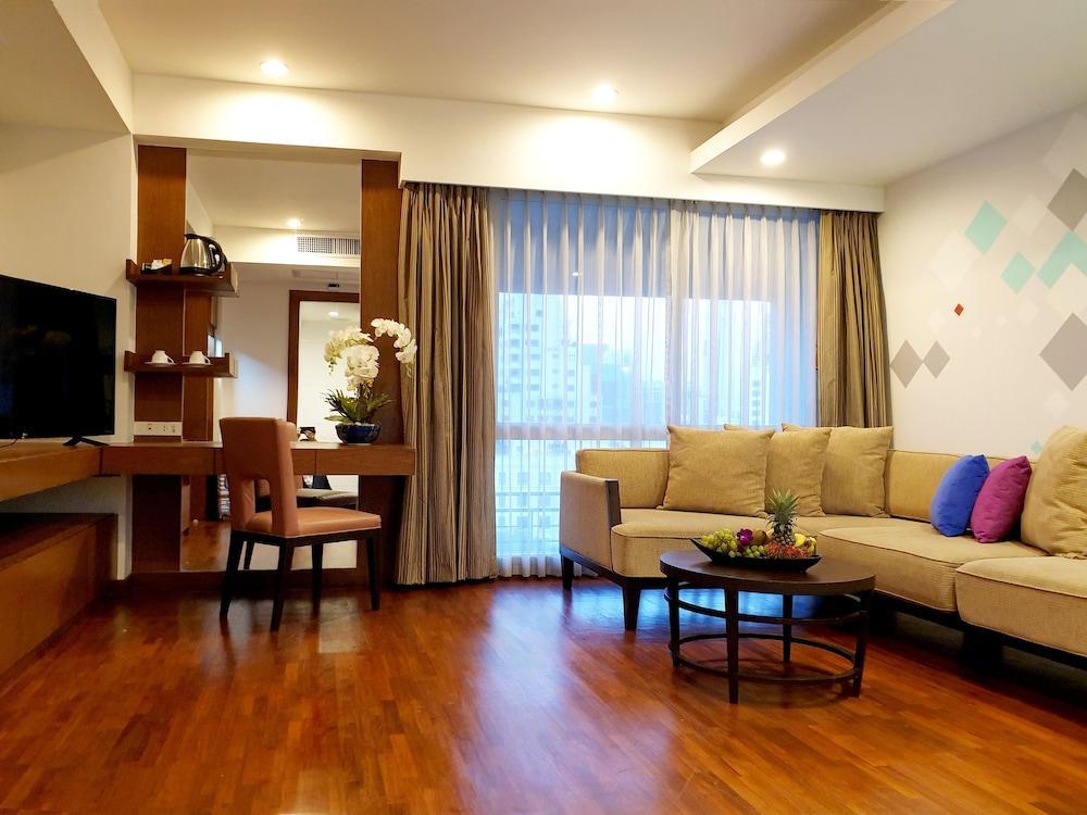 Furamaxclusive Sathorn, Hotel