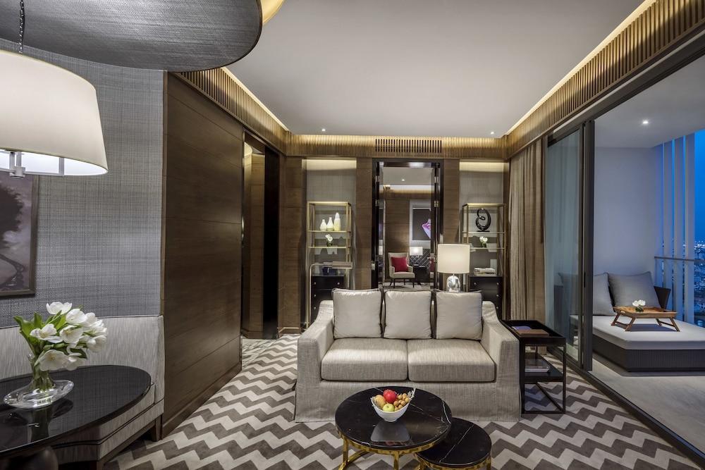 137 Pillars Hotel 5*