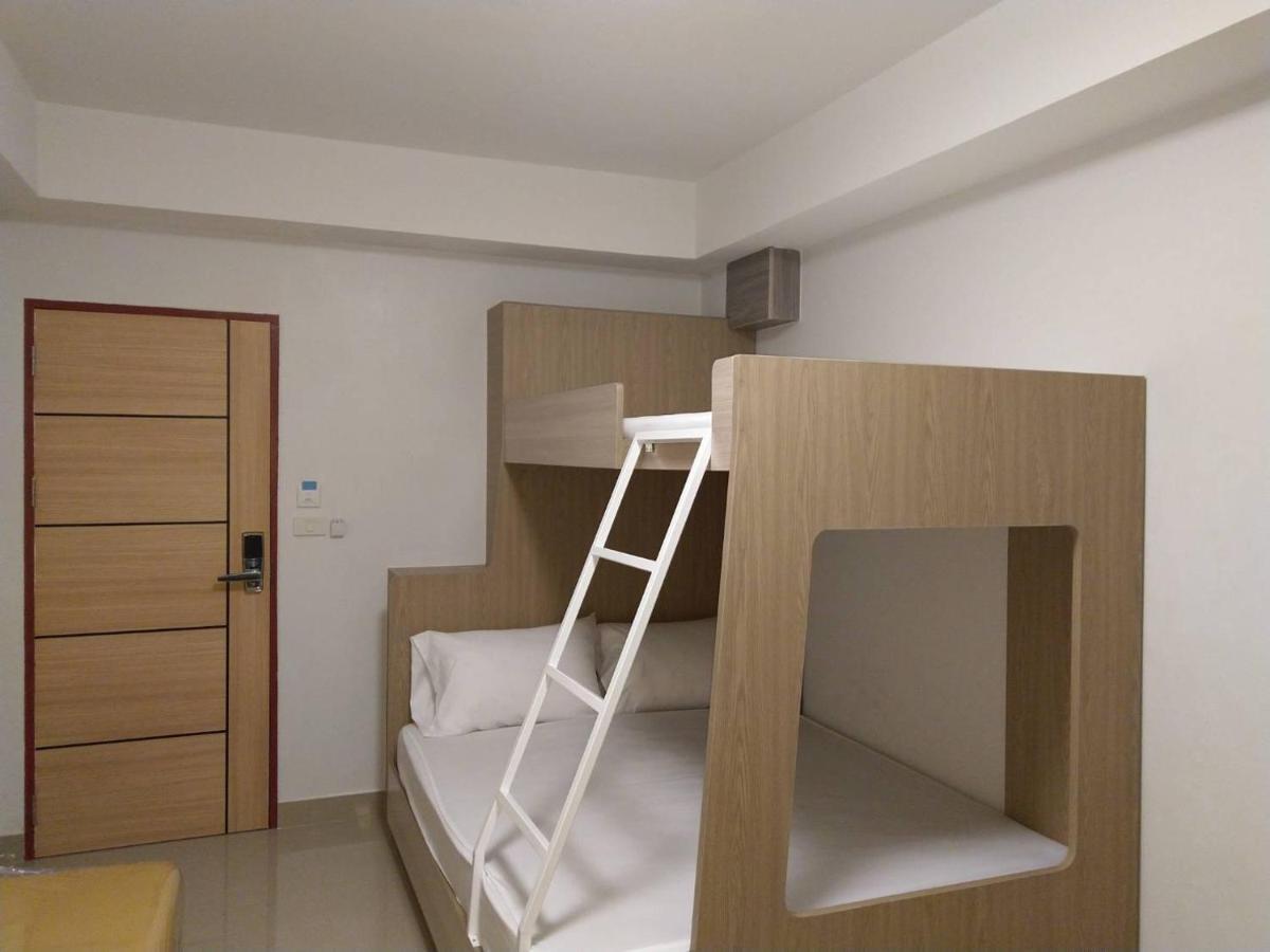 Roseate Hotel *