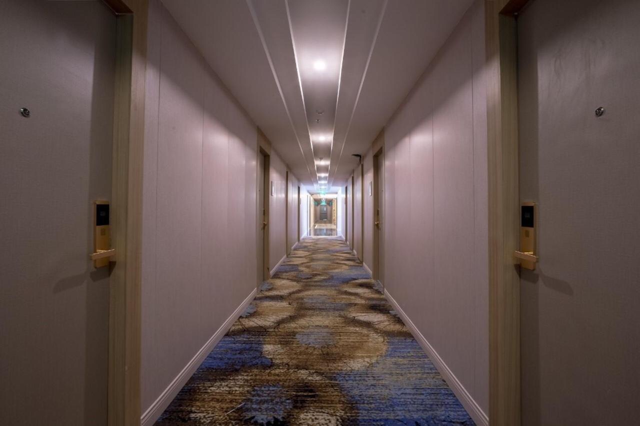 Elegant Airport Hotel 5*