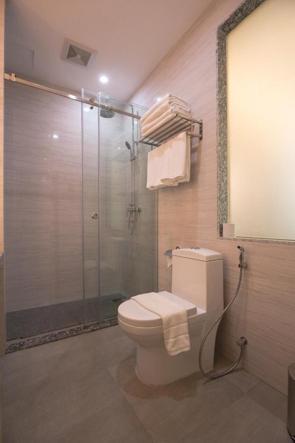 Hotel Elegant Airport 5*