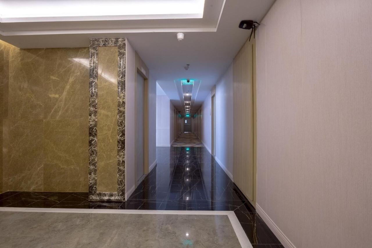 Hotel Elegant Airport