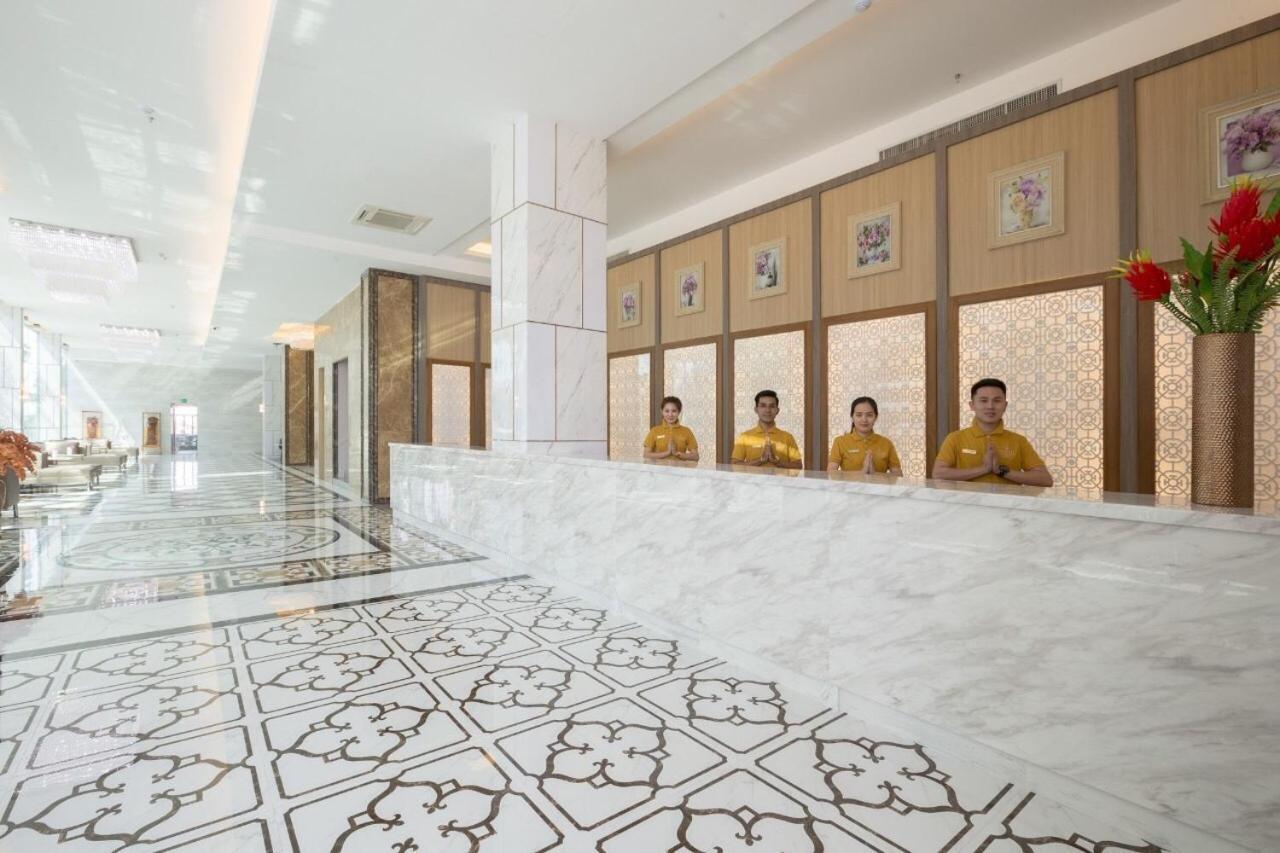 Elegant Airport 5*