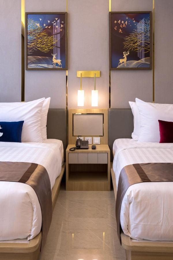 Elegant Airport Hotel 5*