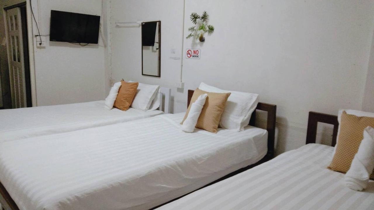 Banana Donmuang Hostel *