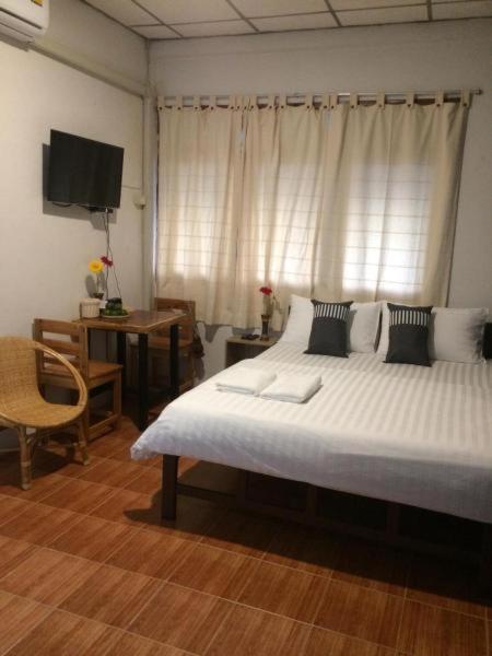 Banana Donmuang Hostel