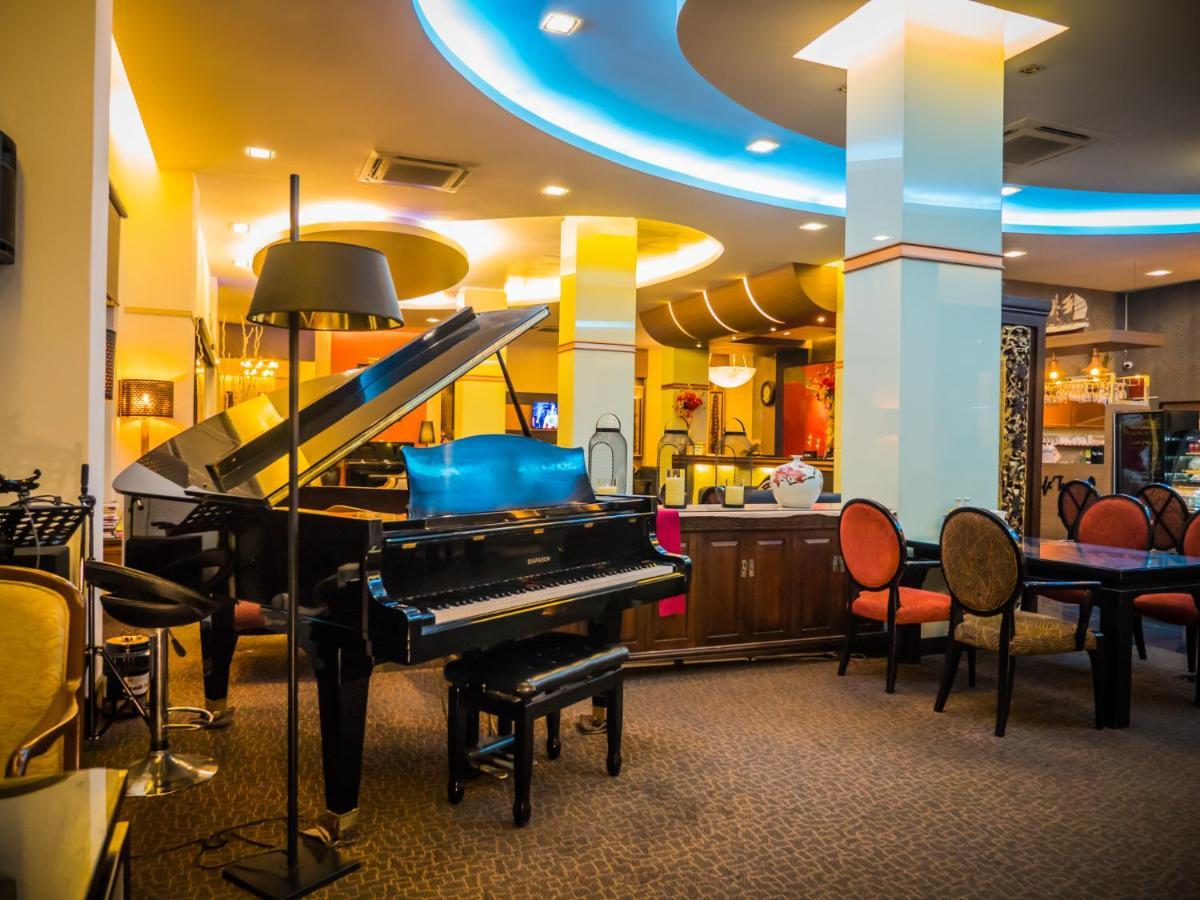 Atrium Boutique Hotel 3*