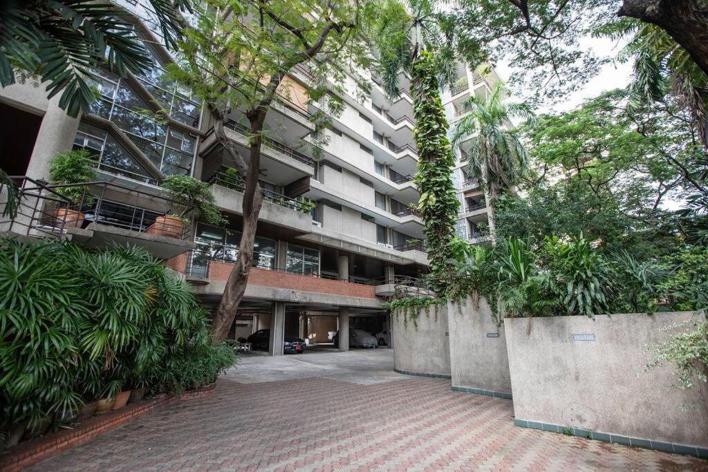 Krystal Court Apartment *