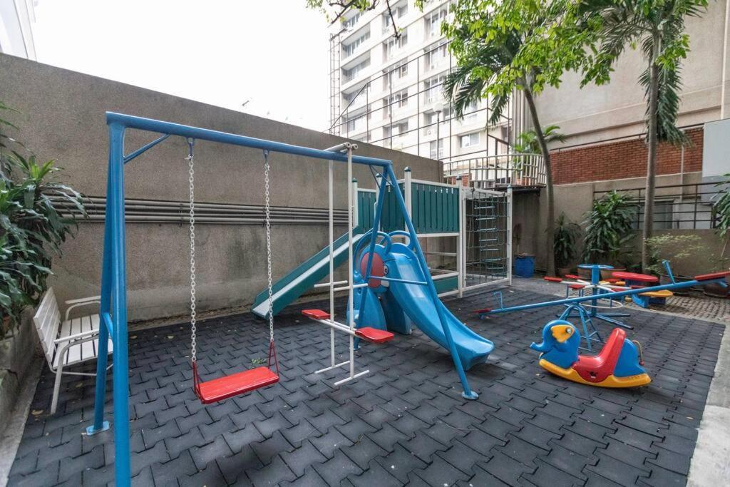 Krystal Court Apartment *