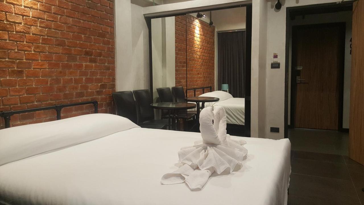 Bed Place Hostel