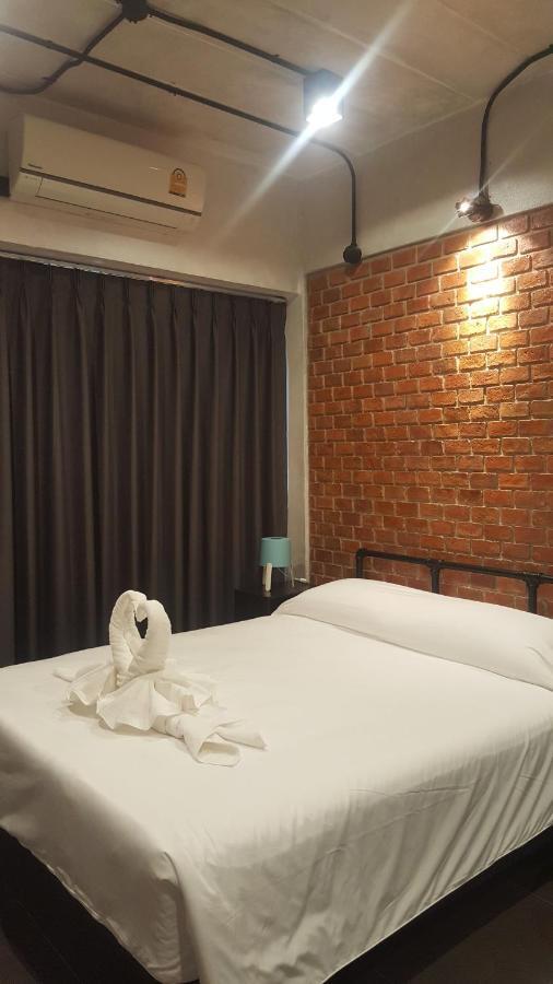 Bed Place Hostel Bangkok