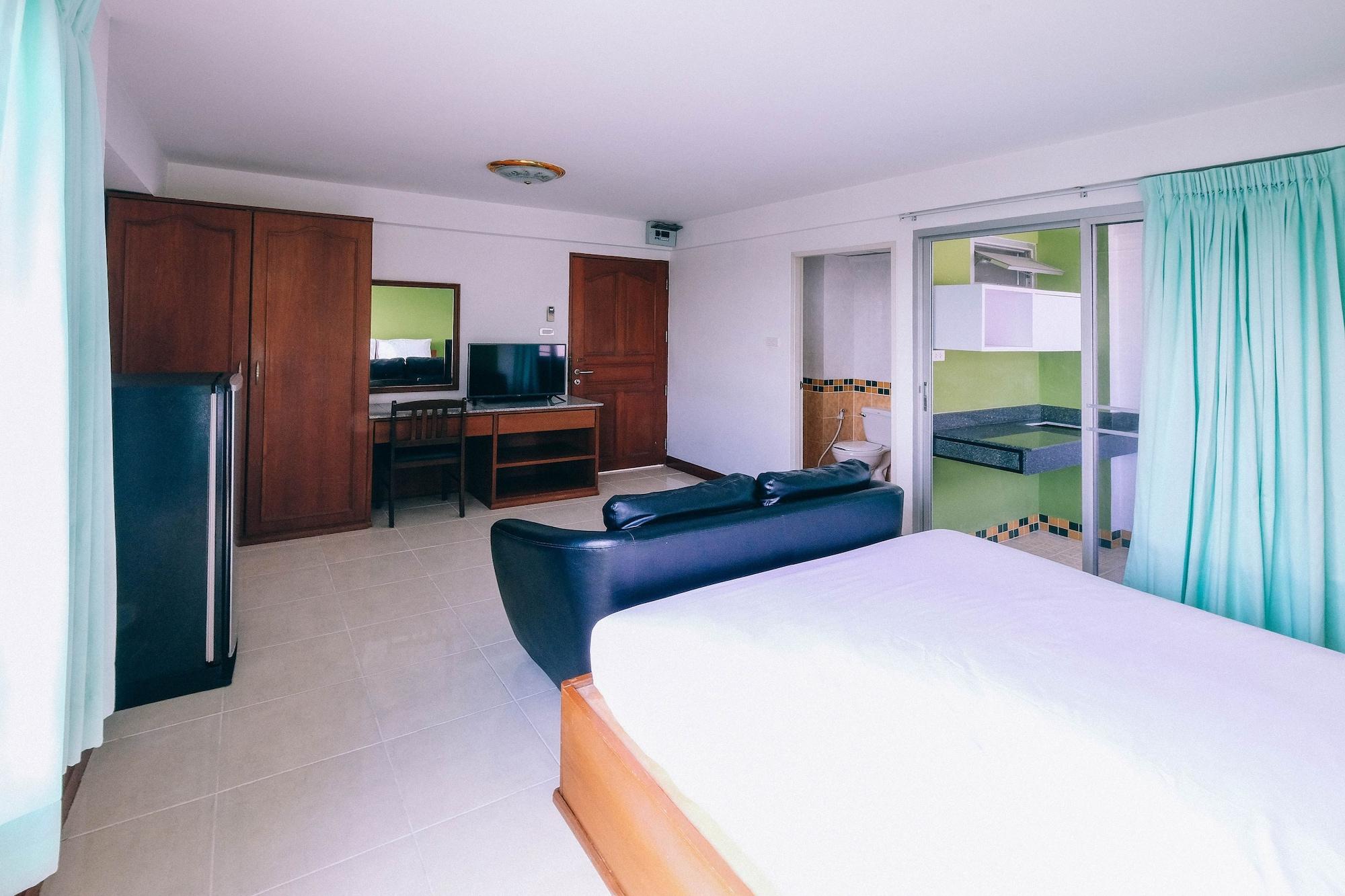 Golden House @ Onnut Station Motel 2*