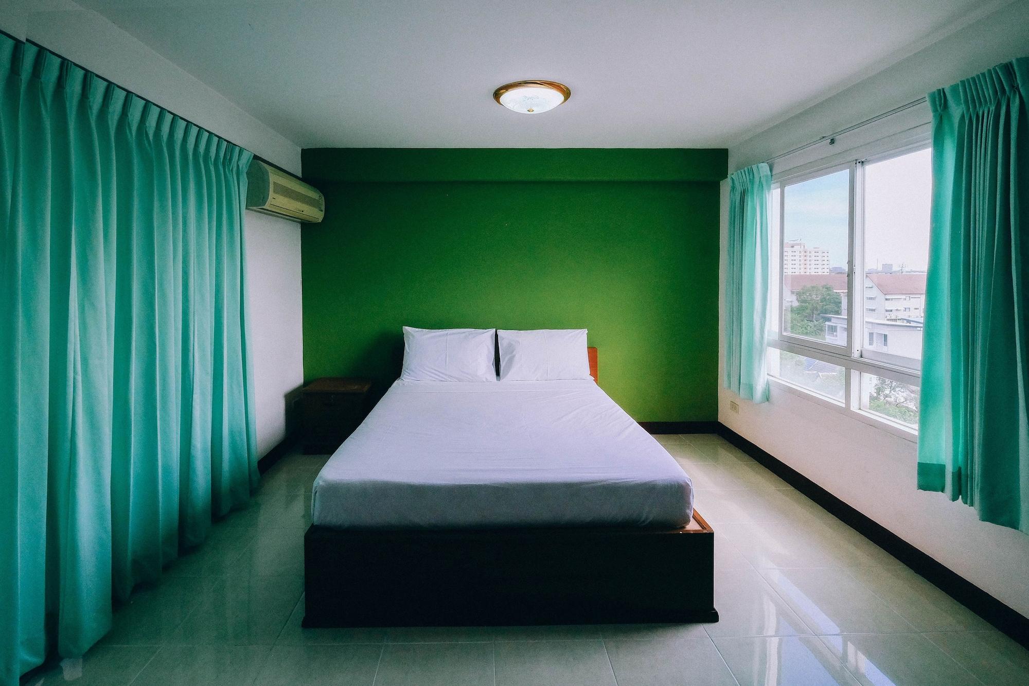 Golden House @ Onnut Station Motel Bangkok