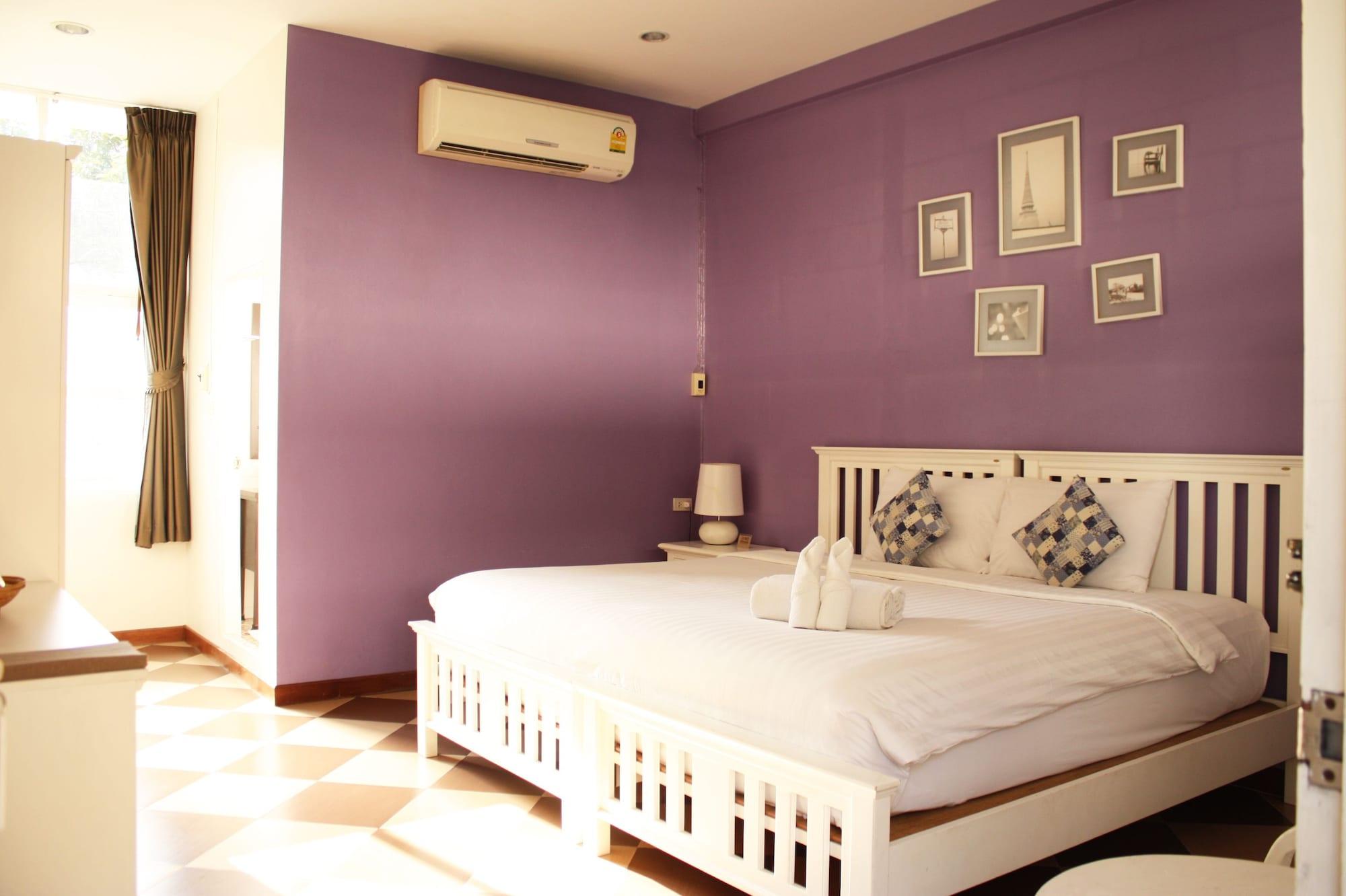 Feung Nakorn Balcony Rooms&cafe 3*