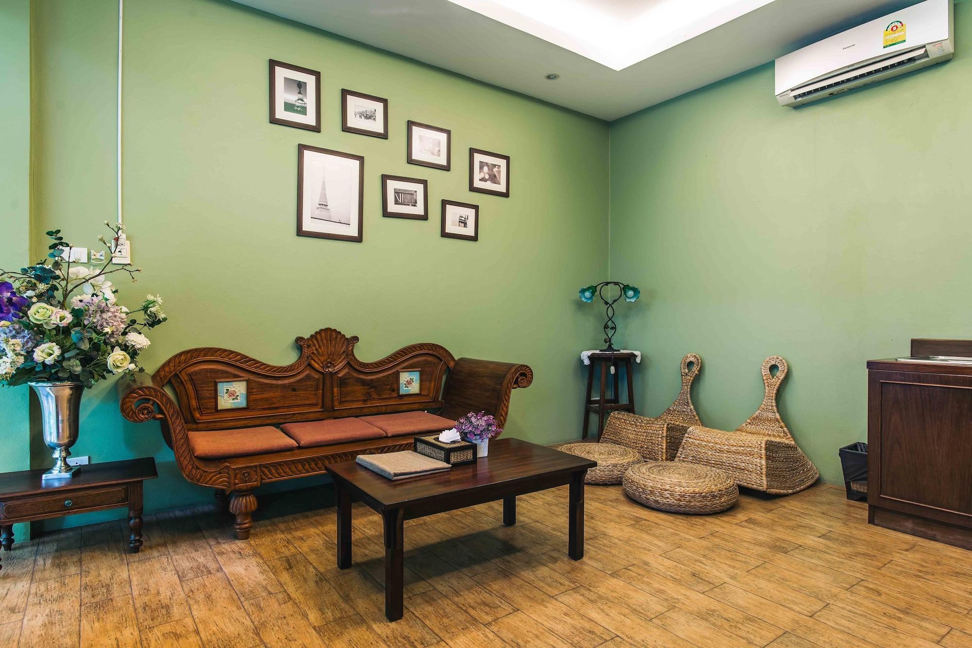 Feung Nakorn Balcony Rooms&cafe
