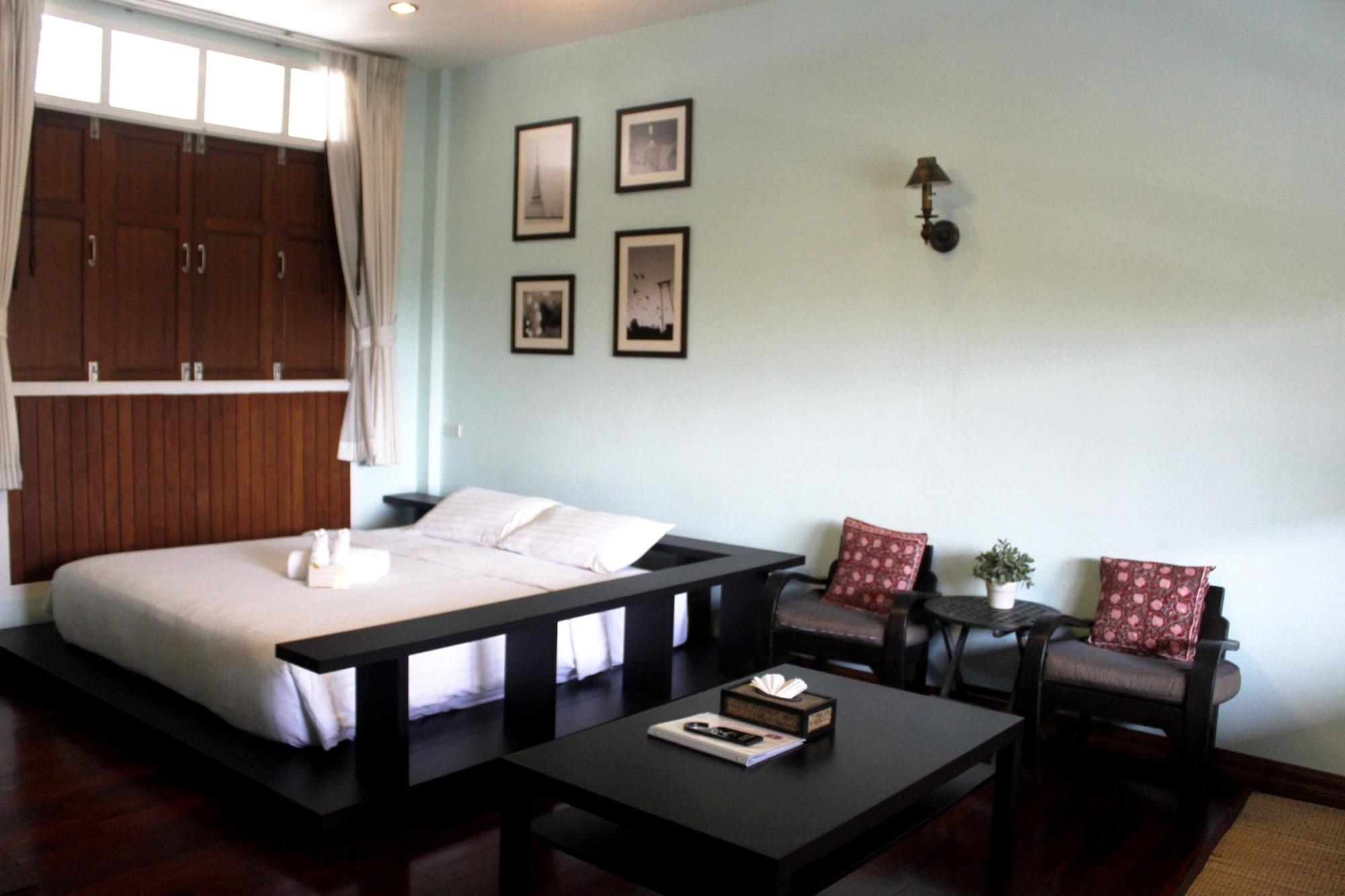 Feung Nakorn Balcony Rooms&cafe 3*