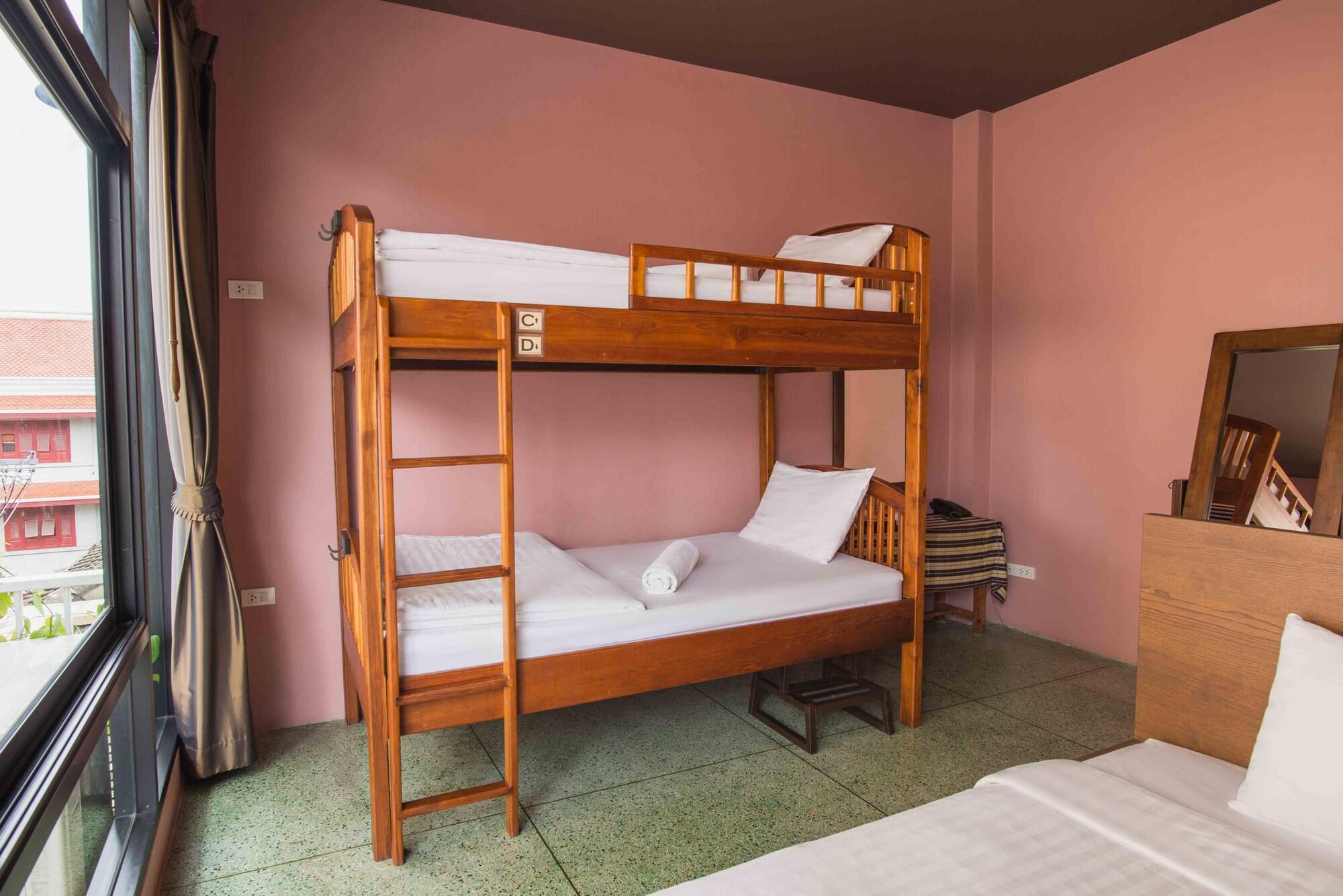 Feung Nakorn Balcony Rooms&cafe Bangkok