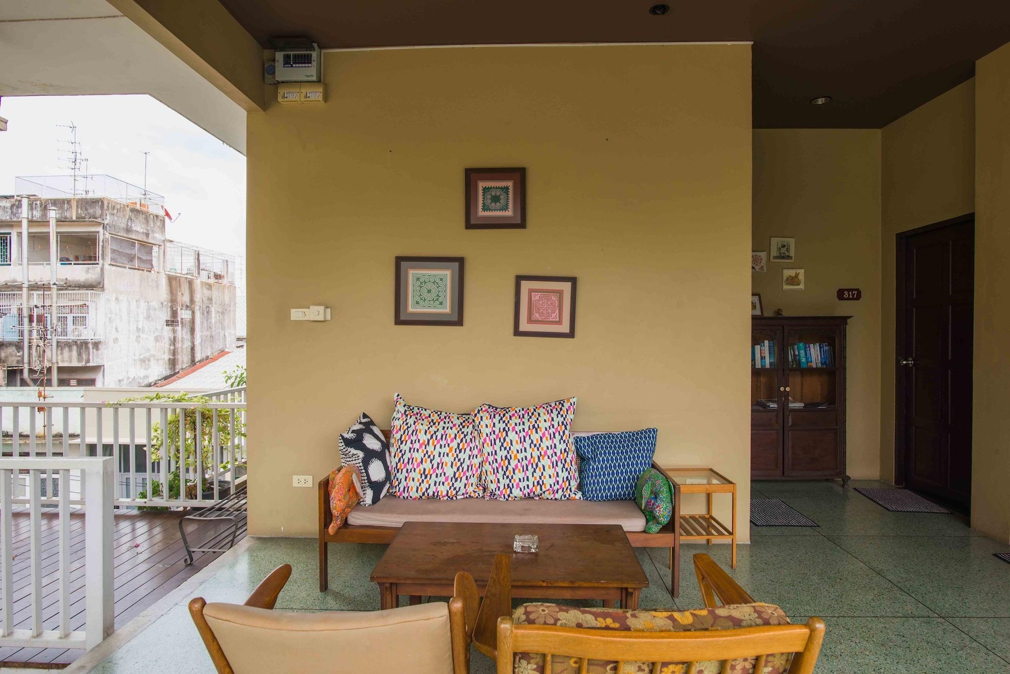 Feung Nakorn Balcony Rooms&cafe 3* Bangkok
