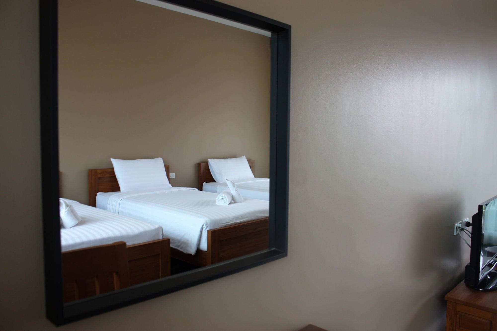 Hotel Feung Nakorn Balcony Rooms&cafe 3*