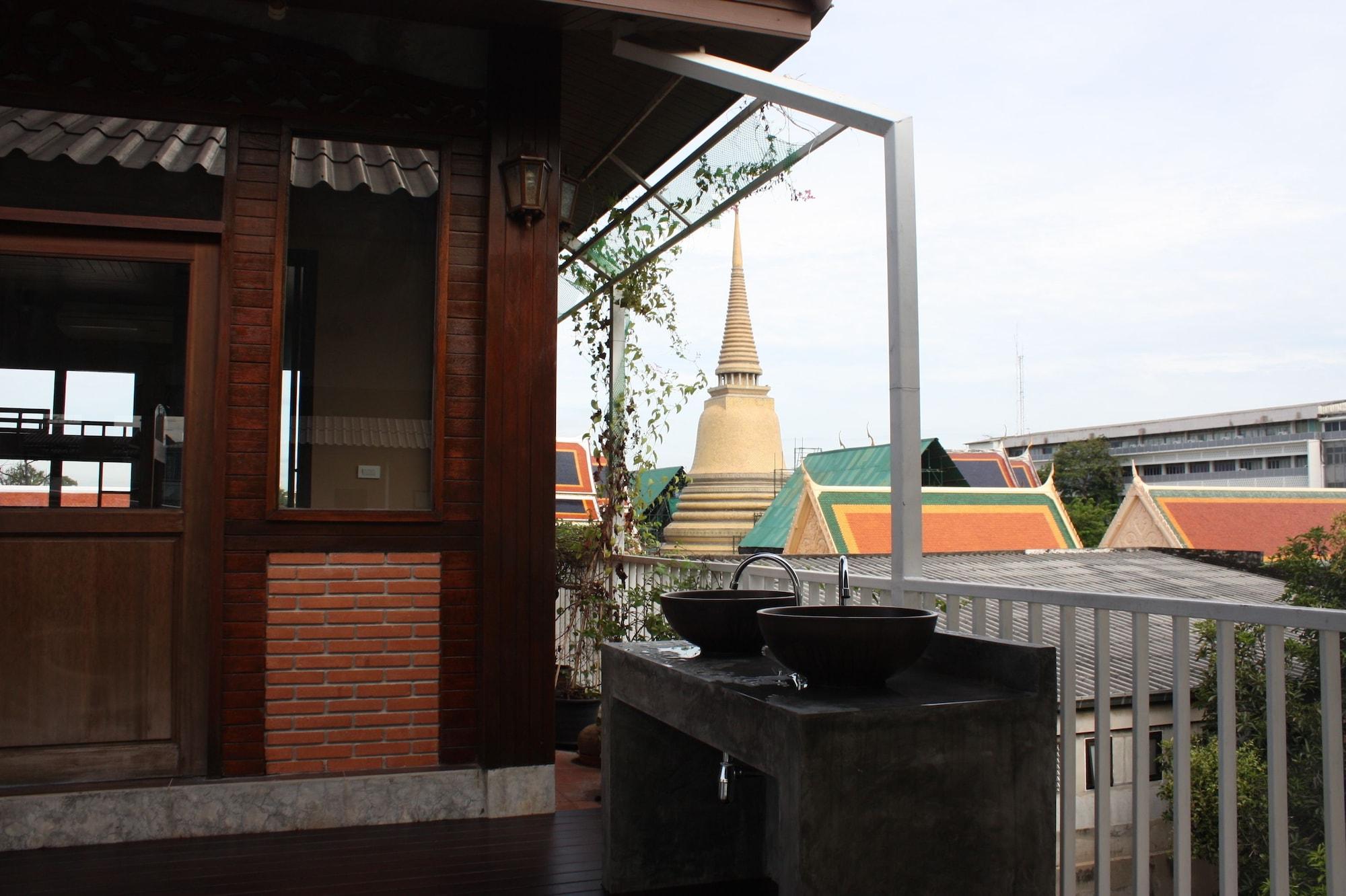 Feung Nakorn Balcony Rooms&cafe 3*