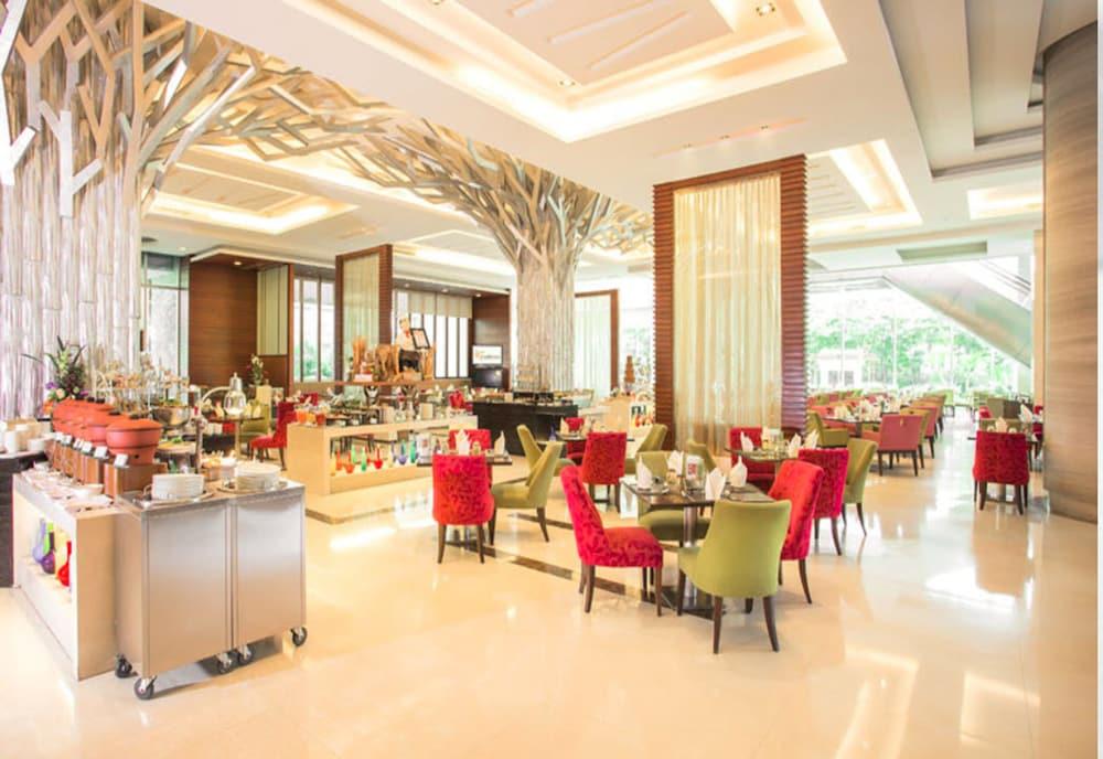 Hotel The Grand Fourwings Convention