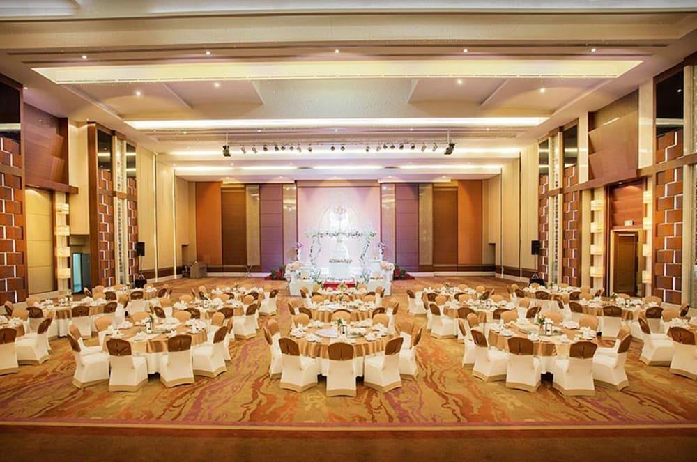 The Grand Fourwings Convention 5* Bangkok