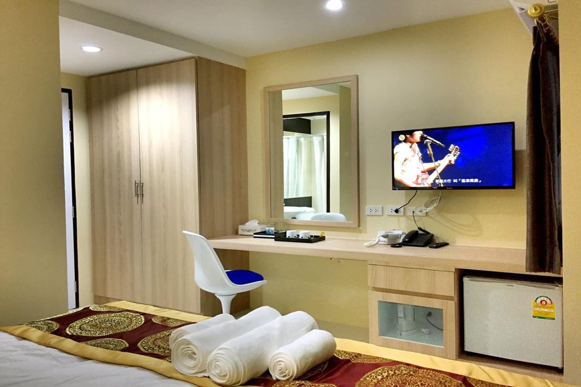 Hotel High Airport Link Hotel, 3*