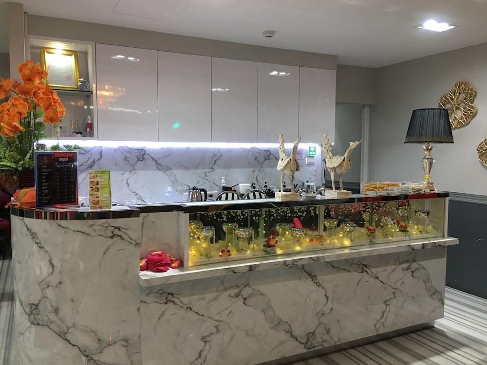Hotel High Airport Link Hotel,