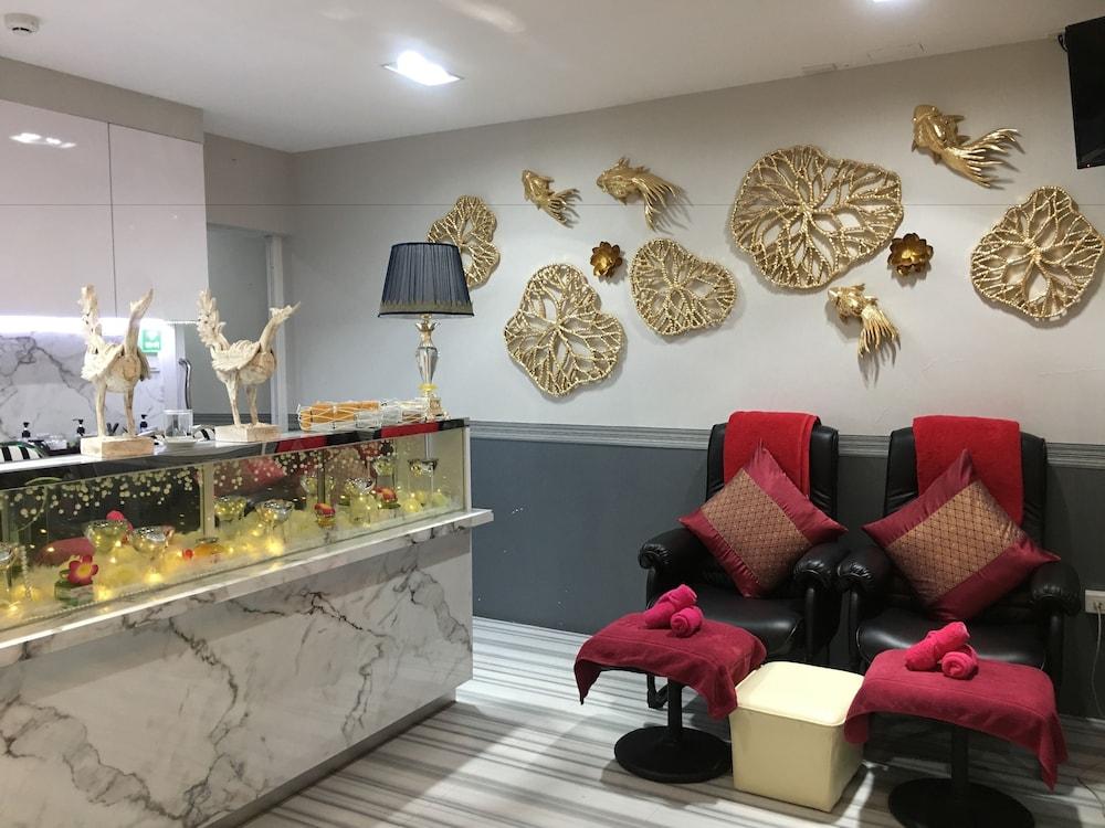 Hotel High Airport Link Hotel,