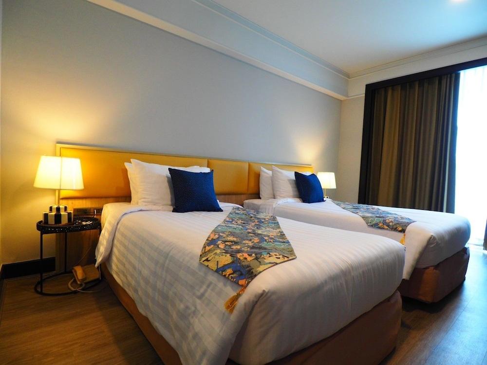 Karnmanee Palace Hotel 4*