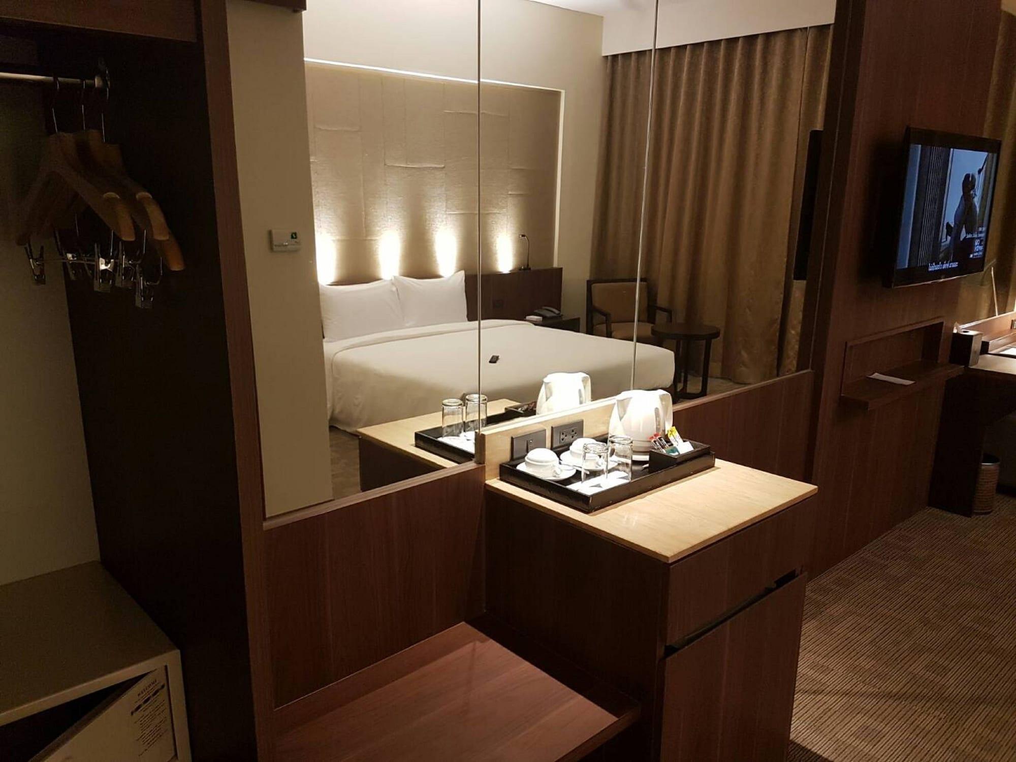 Louis Tavern Hotel Bangkok