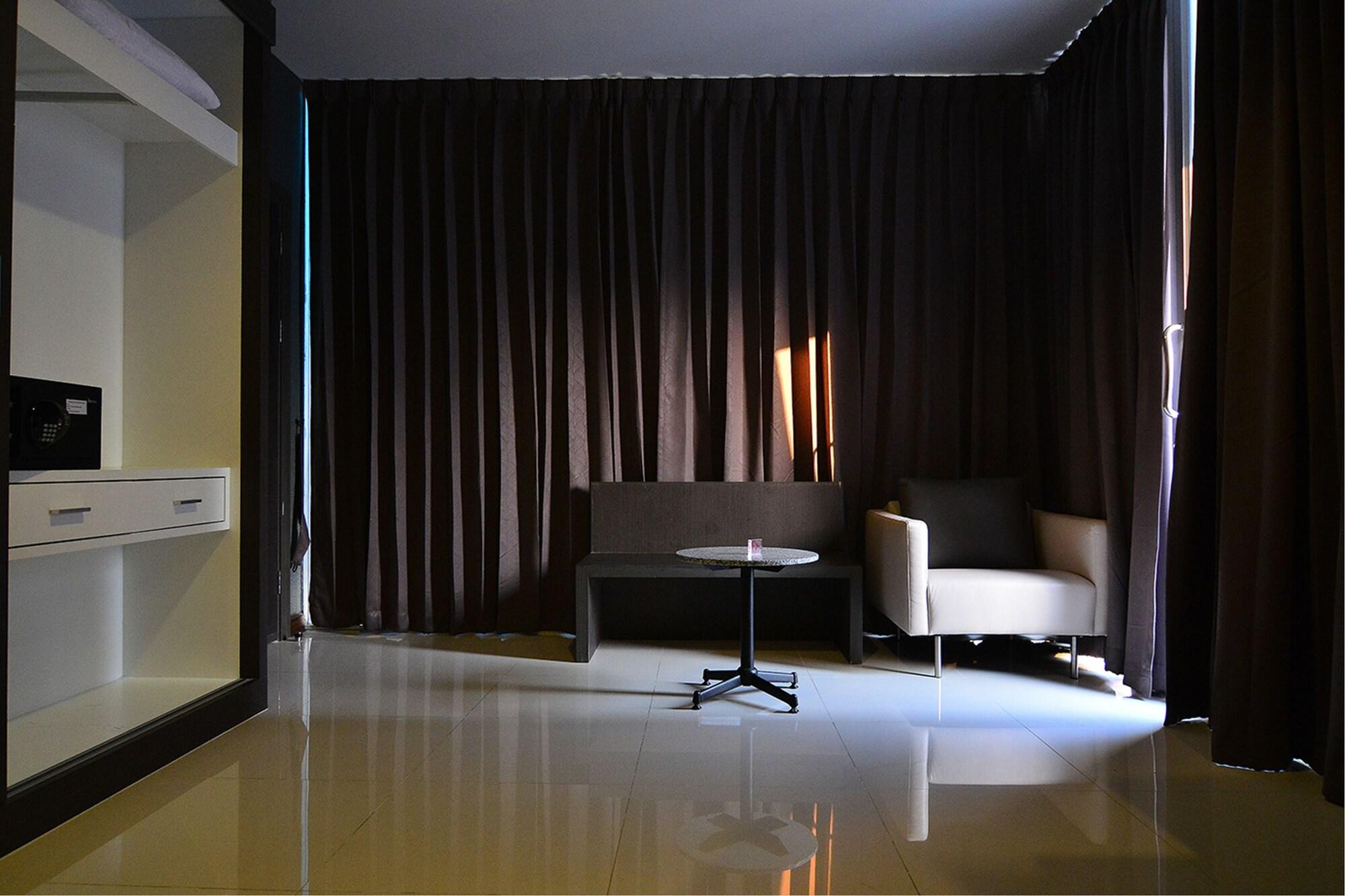 Hotel The 93