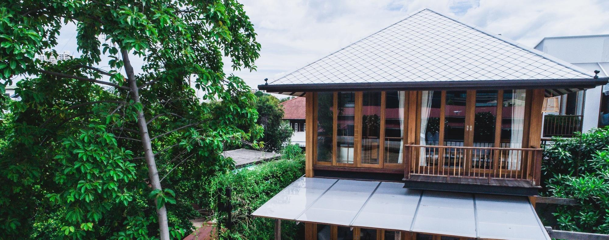 Chann Noi Hotel 3*
