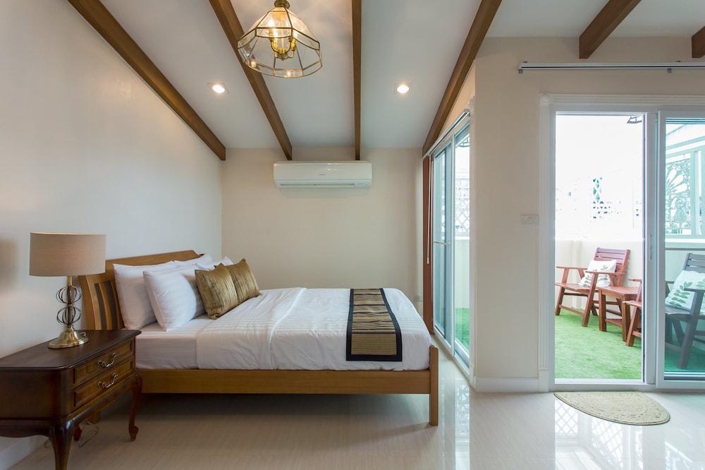 The Ritz Aree 3*