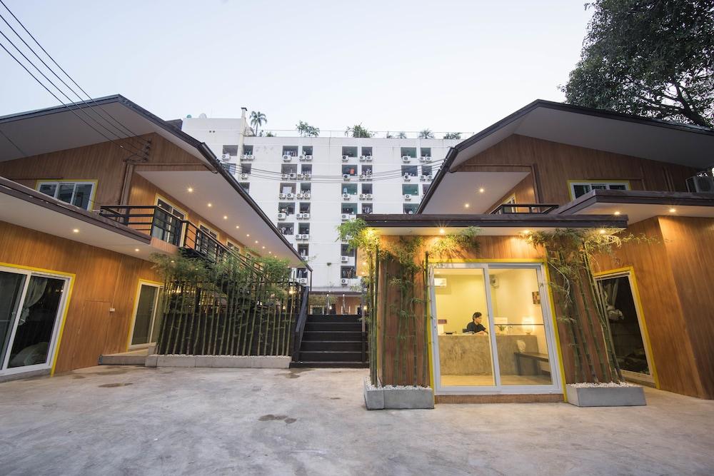 M - Mrt Huai Khwang Resort 3*