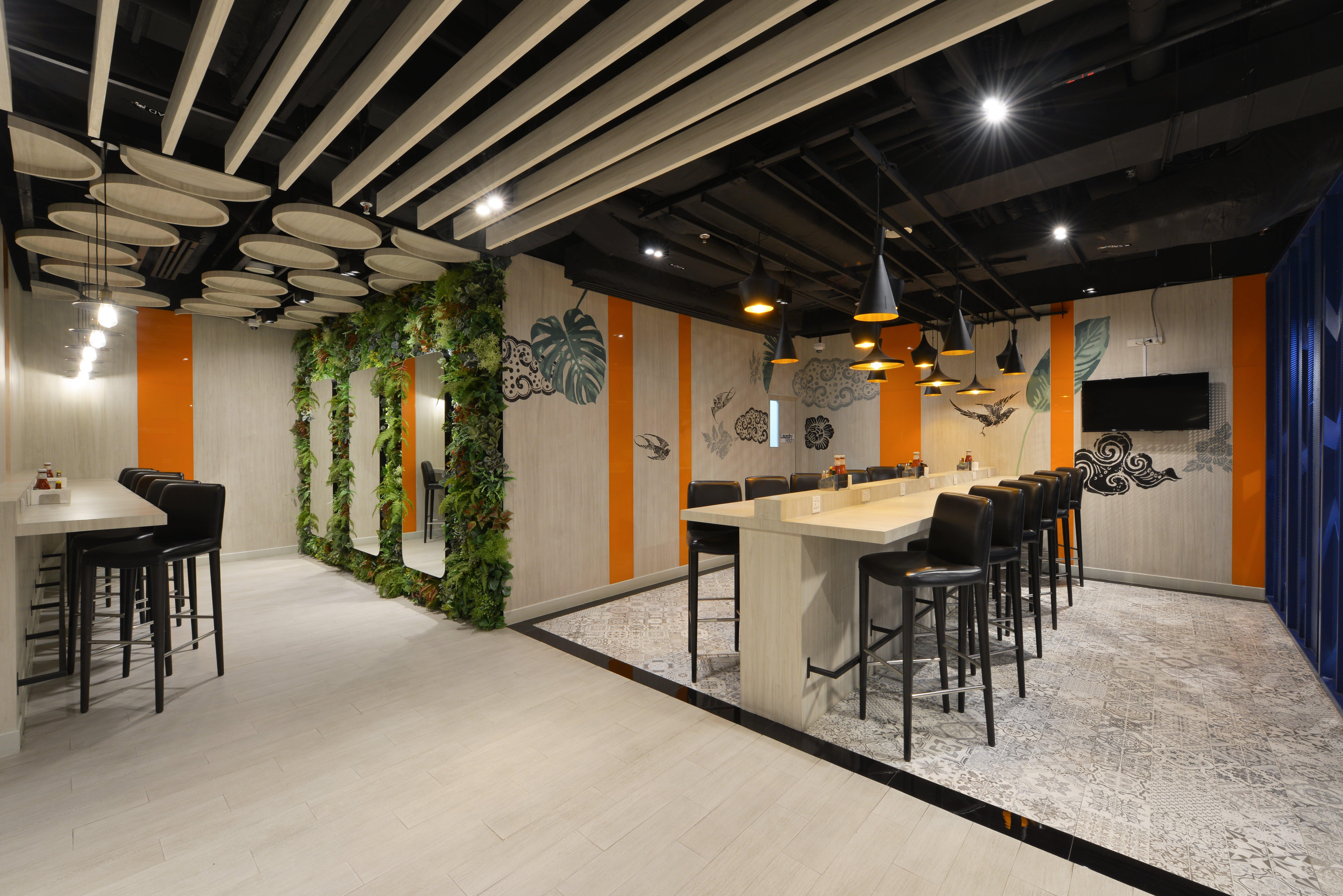 Holiday Express Sukhumvit 11 By Ihg Hotel