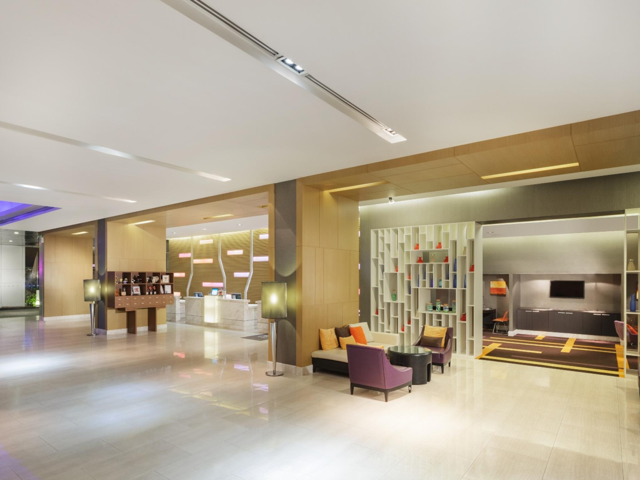 Four Points By Sheraton Bangkok, Sukhumvit 15 Hotel 4*