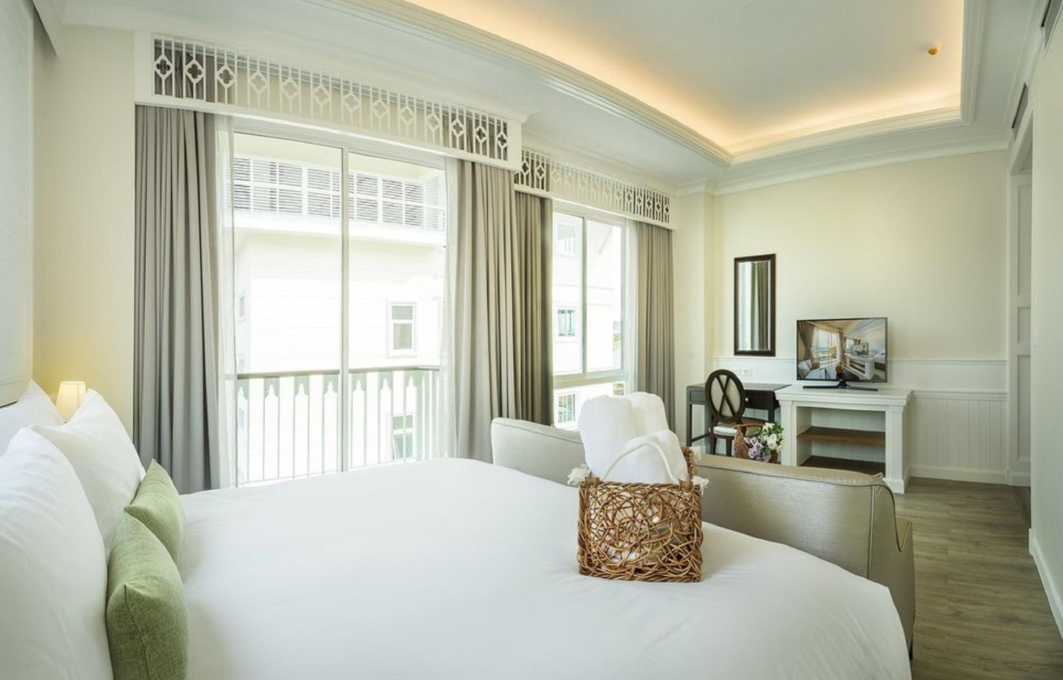 Siam Tharadol Hotel 4*