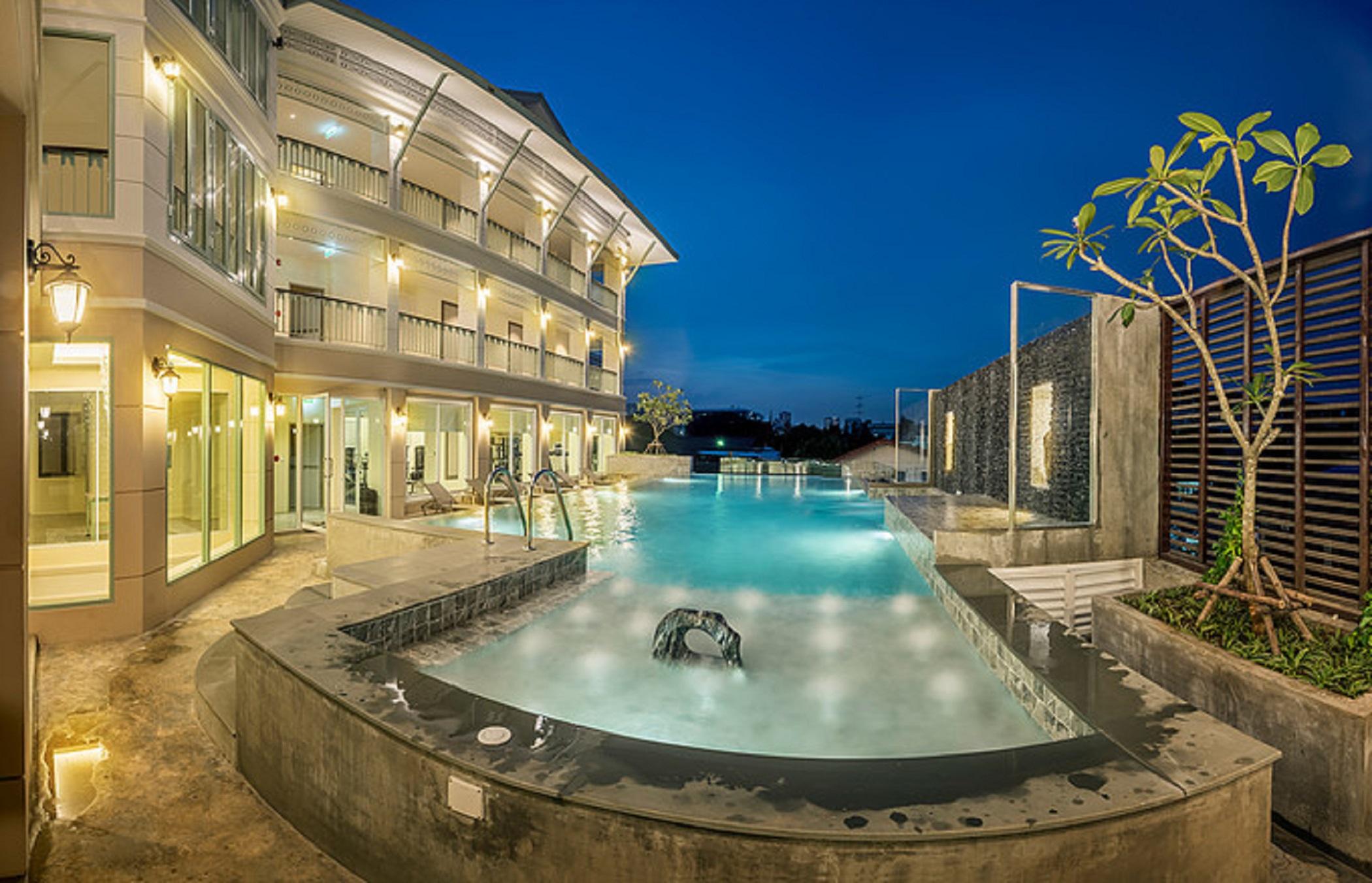 Siam Tharadol Hotel 4*