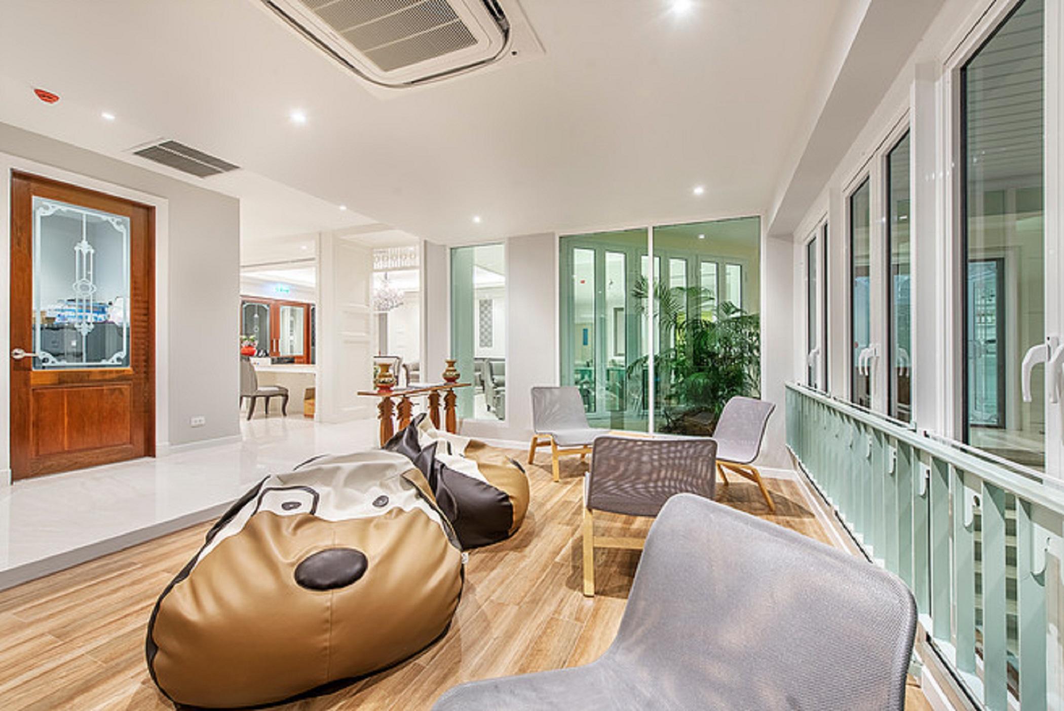 Siam Tharadol Hotel 4*