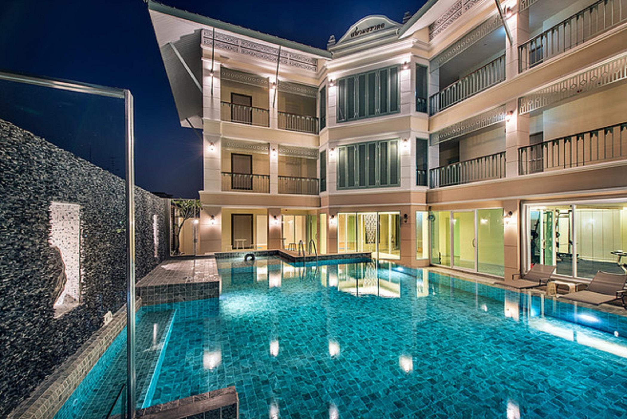 Siam Tharadol Hotel