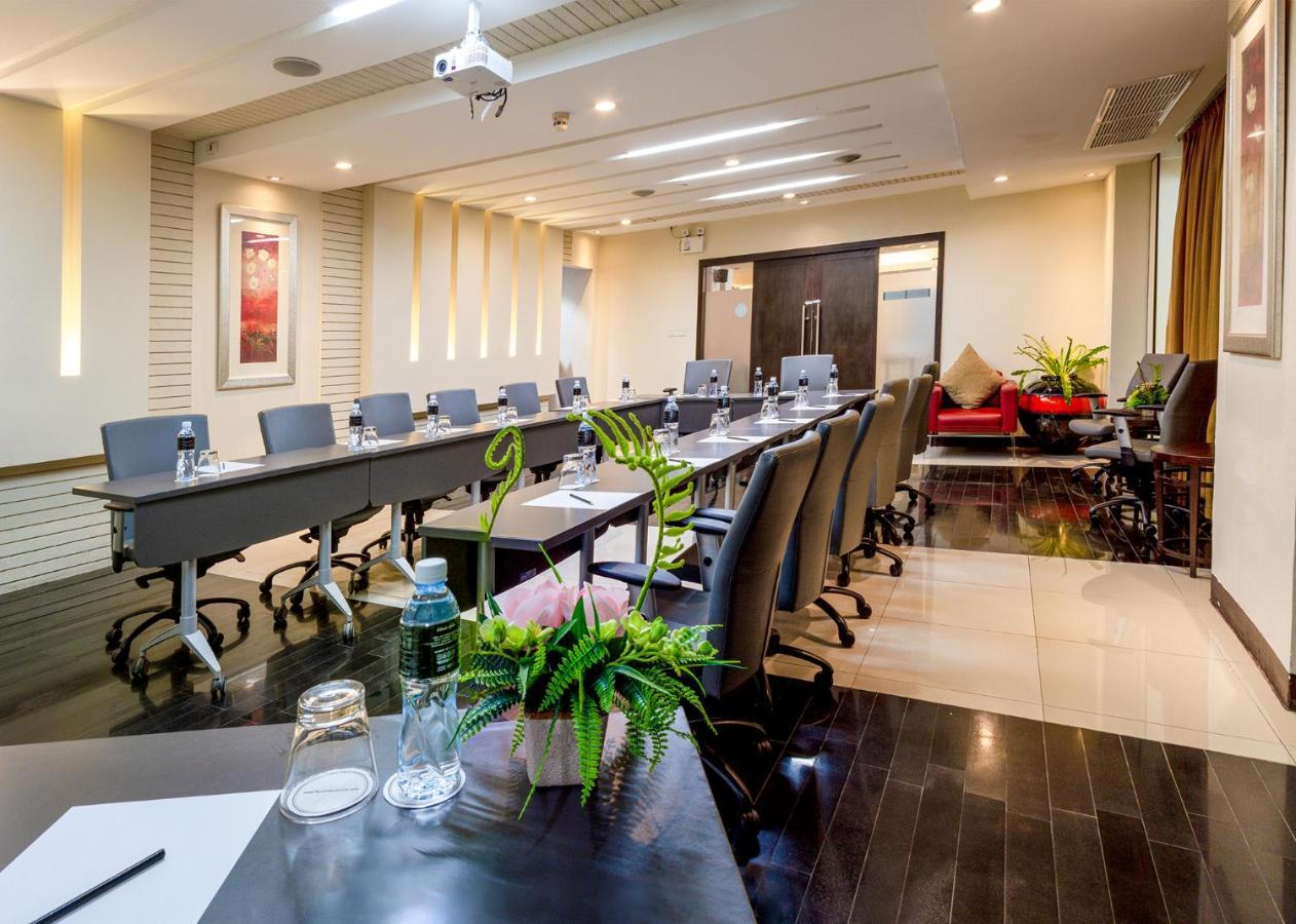 Furamaxclusive Sathorn, Hotel 4*