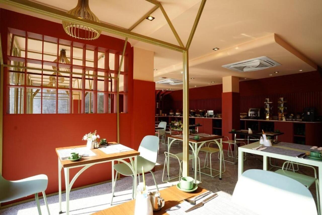 Hotel 4 Monkeys 4*