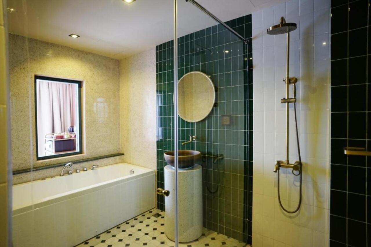 4 Monkeys Hotel 4*