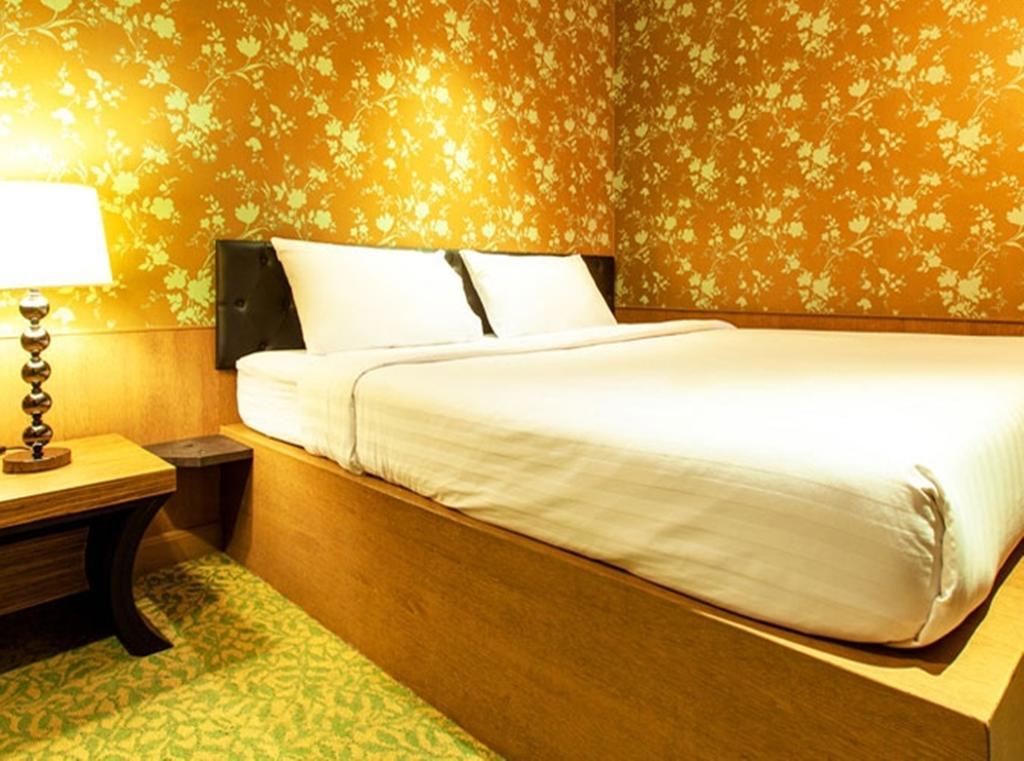 Q Hotel 3*