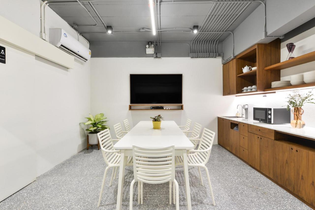 Tiang Capsule Hostel *