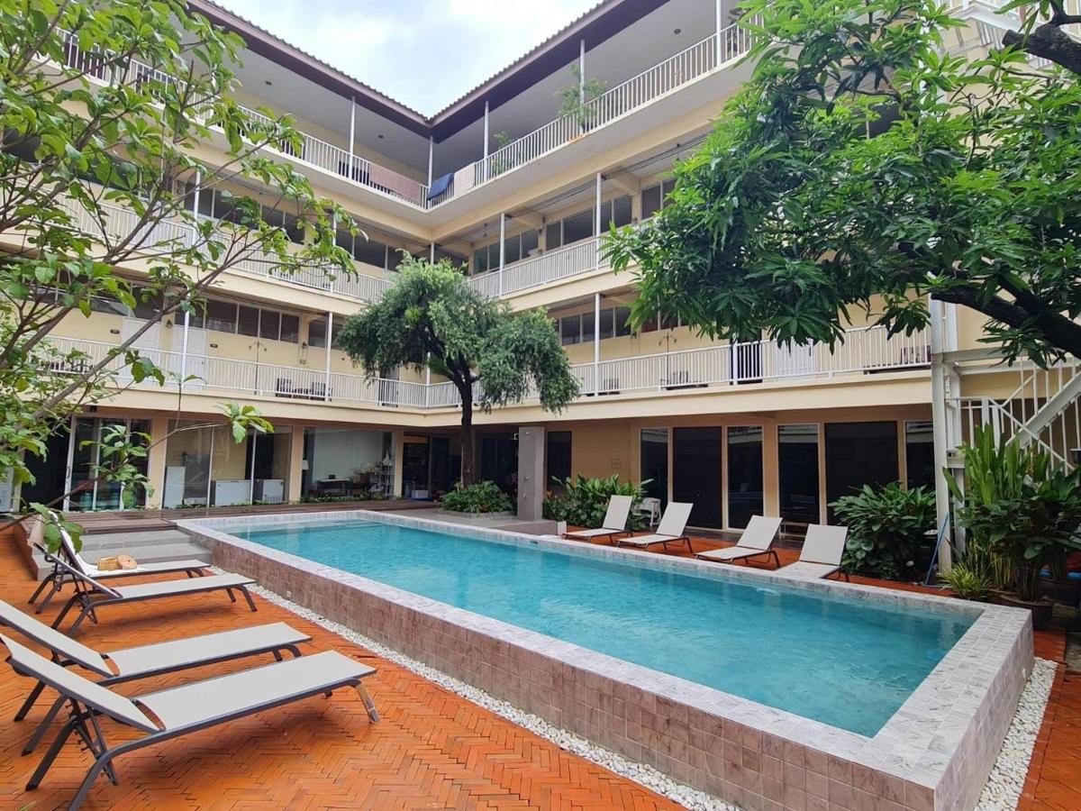Feung Nakorn Balcony Rooms&cafe Bangkok