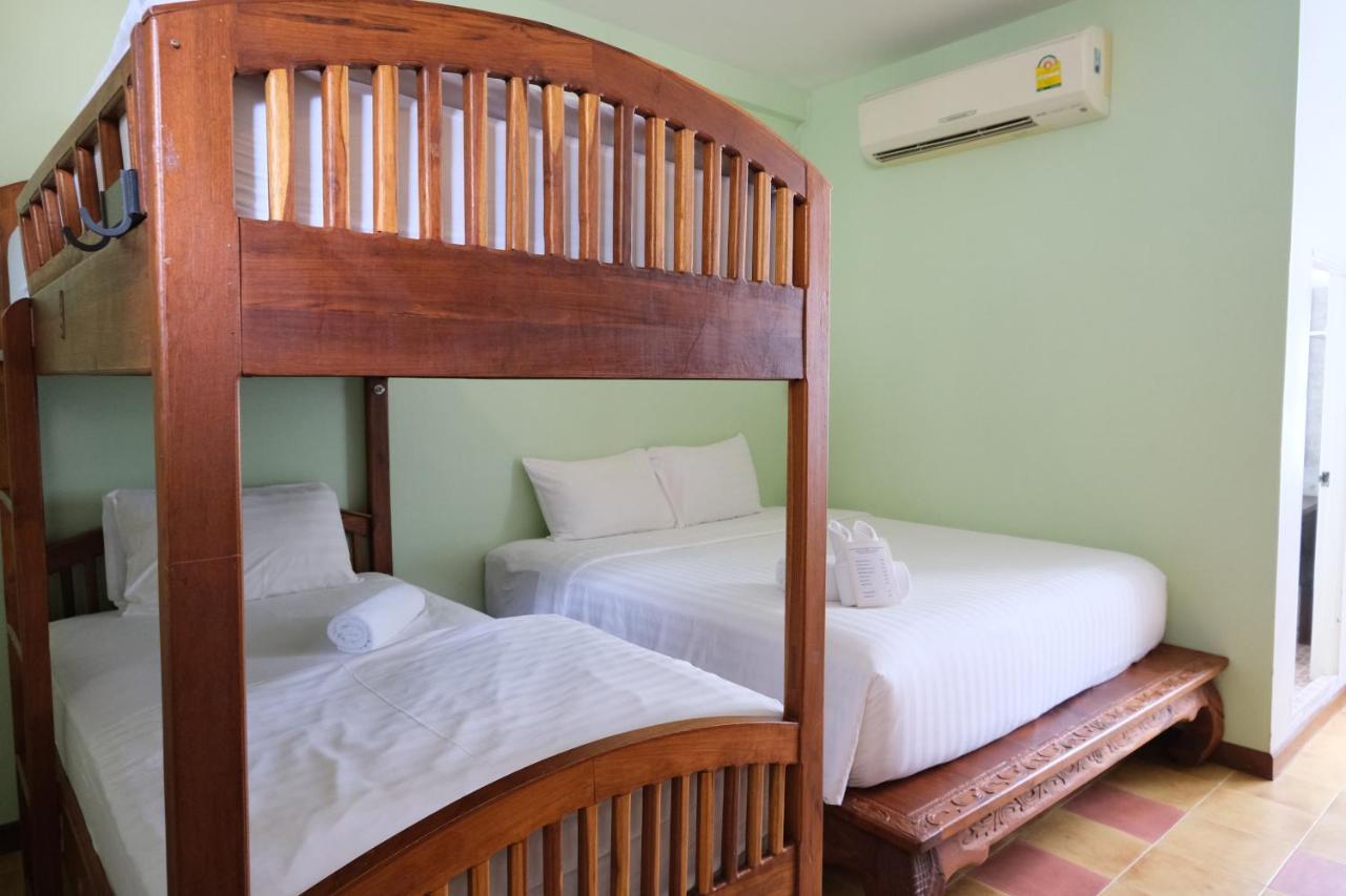 Hotel Feung Nakorn Balcony Rooms&cafe 3*